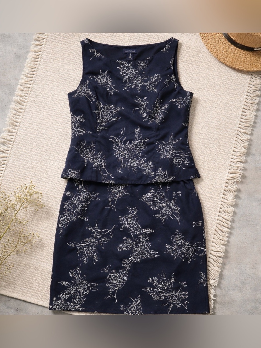 Ann Taylor Navy & White Floral Peplum Top & Pencil Skirt Matching Set - Size 10 - Picture 4 of 10